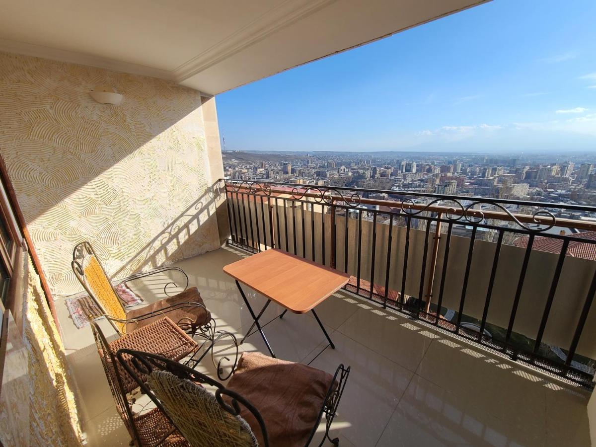 Flat With Balcony On Cascade Apartment Yerevan Exterior photo